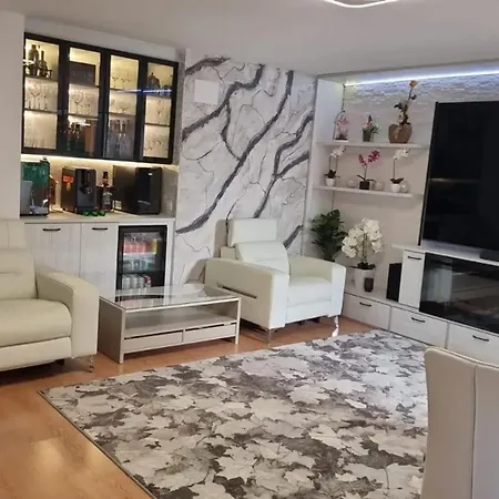 Sunny With Private Pool In + Enclosed Garden Vila *